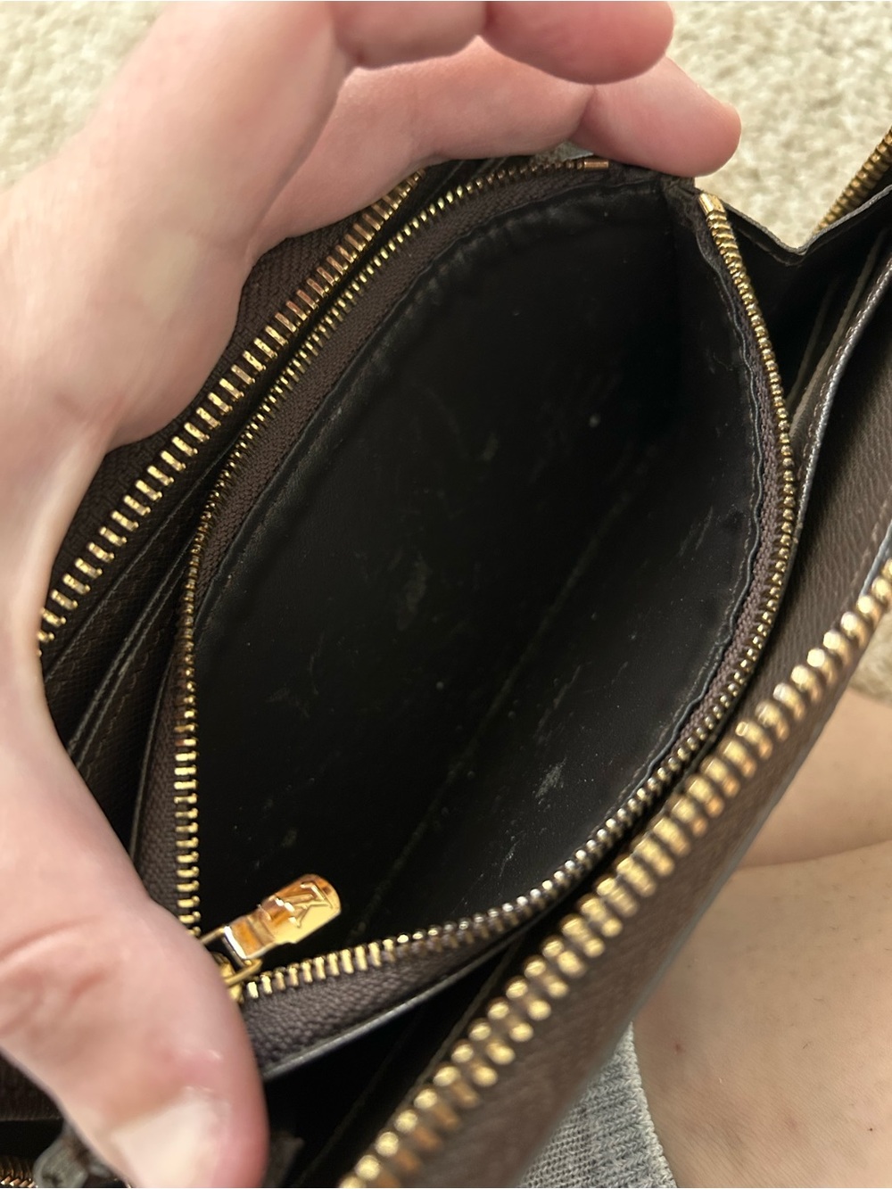 Louis Vuitton Large Zippy Wallet - Picture 9 of 12
